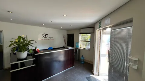 98 Loper Avenue, Spartan has a 1700m² Warehouse Available To Let (7)